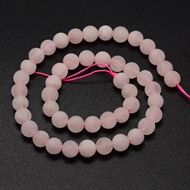 Frostet rosa quartz, natur perlestreng. 8 mm.